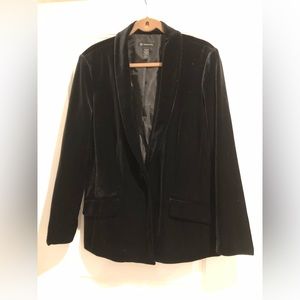 *NWOT* Black Velvet Tuxedo Collar.